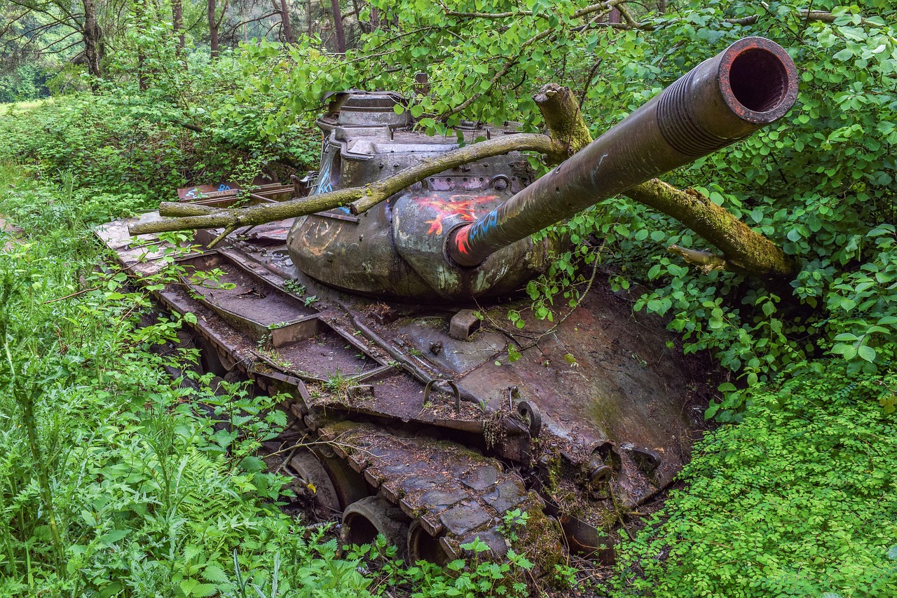 Военный танк на учениях